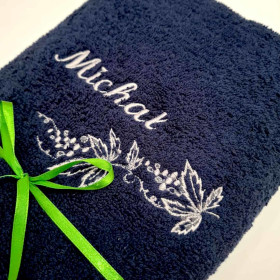 granatowy ręcznik z imieniem Michał jasny haft